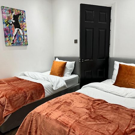 4 Bed 4 Bath House With Free Parking, 5 Mins To Lfc And 15 Mins To City Centre Liverpool Dış mekan fotoğraf