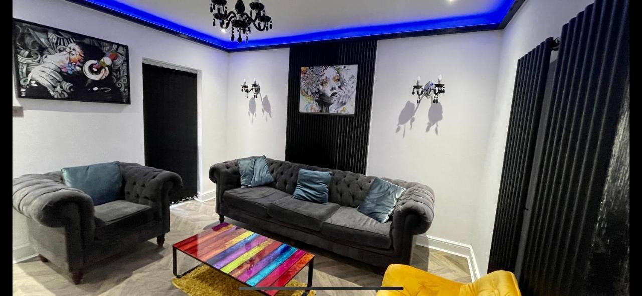 4 Bed 4 Bath House With Free Parking, 5 Mins To Lfc And 15 Mins To City Centre Liverpool Dış mekan fotoğraf