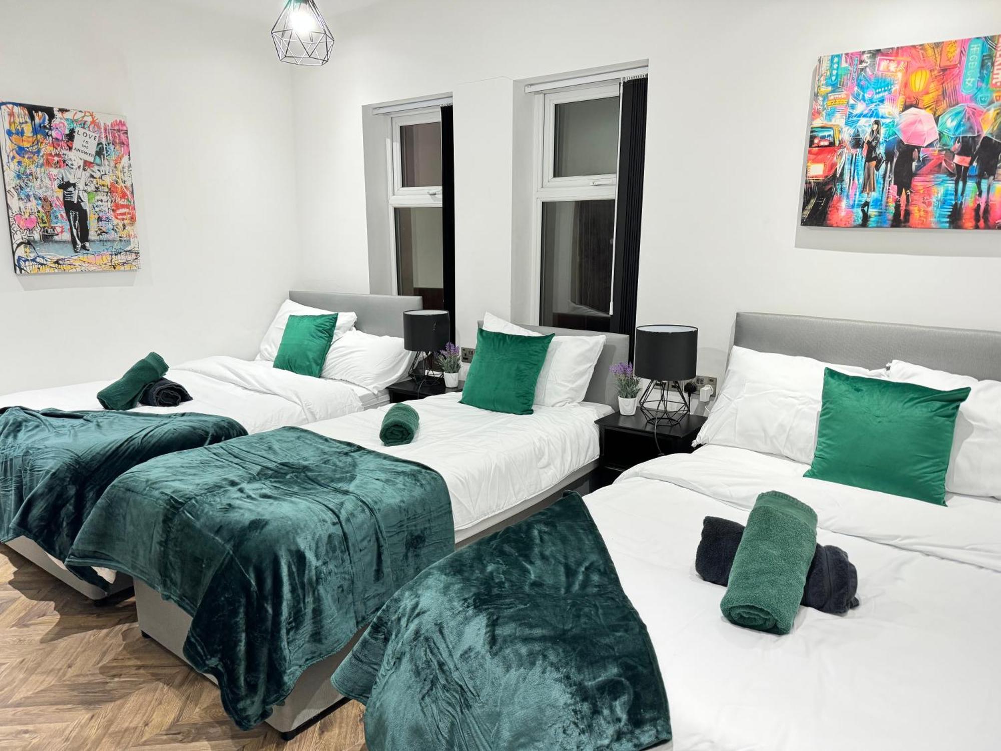 4 Bed 4 Bath House With Free Parking, 5 Mins To Lfc And 15 Mins To City Centre Liverpool Dış mekan fotoğraf